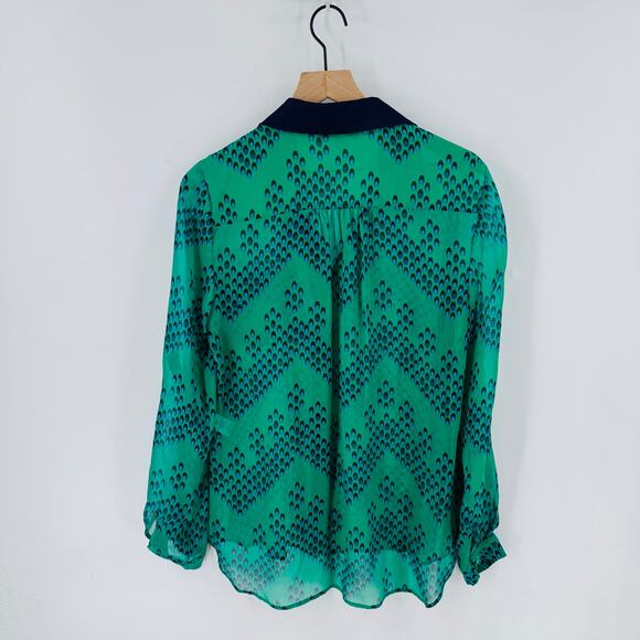 Diane von Furstenberg 100% Silk Blouse Size M Green Navy Chevron Print Top - Picture 2 of 9